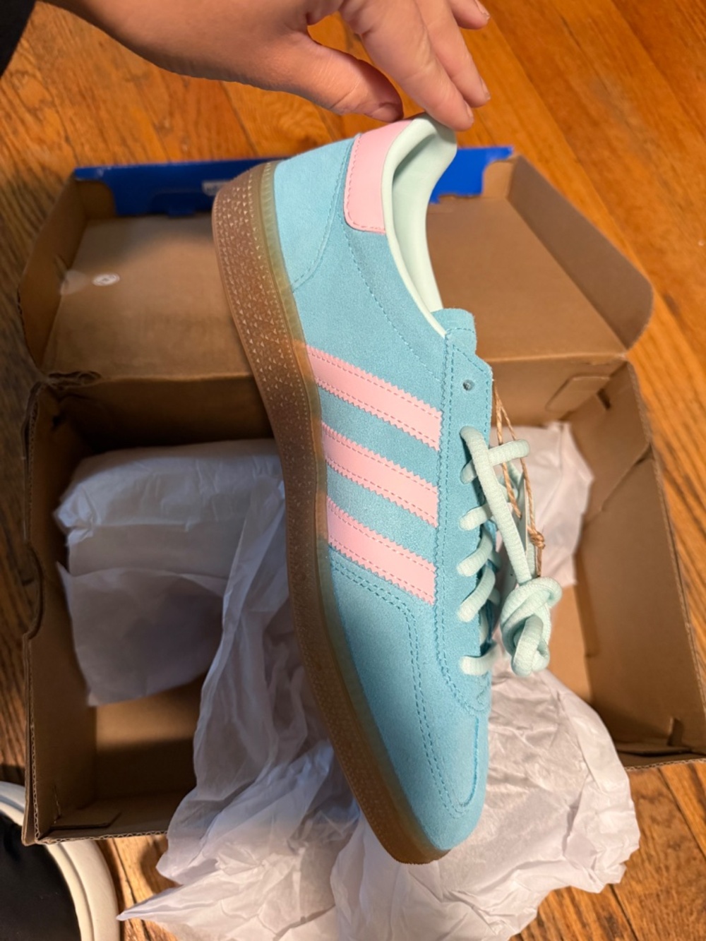 Adidas - Picture 3 of 5